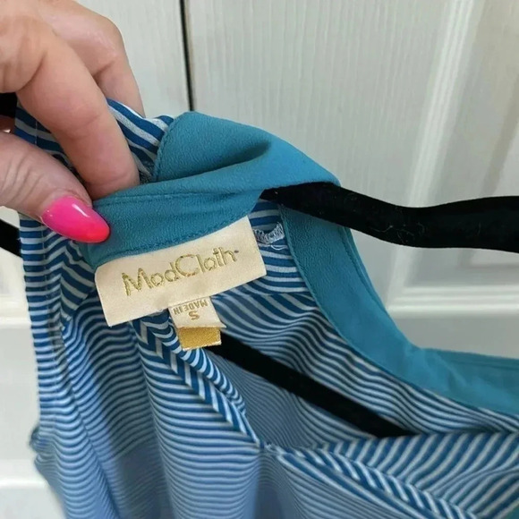 ModCloth Blue & White Stripped Top, Peter Pan collar & Embroidered 🍍 size S - Picture 4 of 6